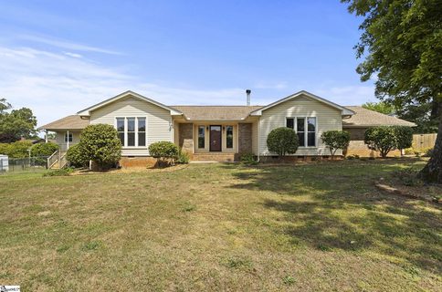 1011 Sierra Drive active home in Del Riso, Easley, SC