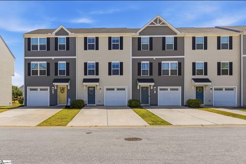8 Bearmont Trail active townhome in August Brook, Greenville, SC