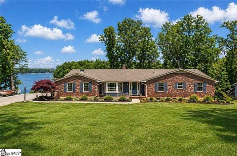2212 Surfside Drive active home in Lake Hartwell, Anderson, SC