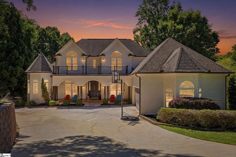 112 Gates Cove Drive active home in Lake Hartwell, Fair Play, SC
