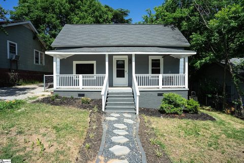 16 Pettee Street active home in Brandon, Greenville, SC
