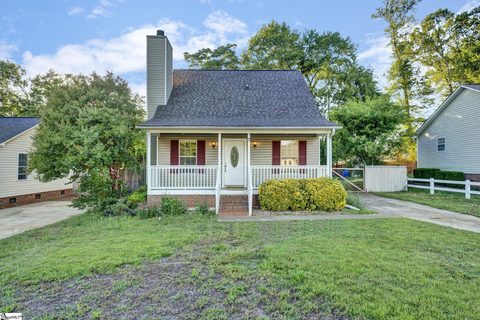 7 Haley Court active home in Webster Estates, Greenville, SC