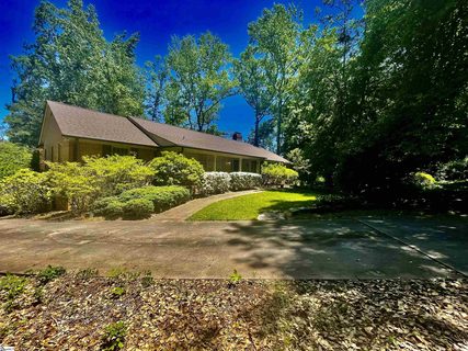 213 Old Town Way pending home in Holly Tree Plantation, Simpsonville, SC