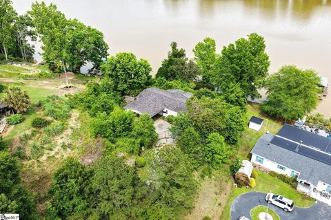 A home in Harbor Crest