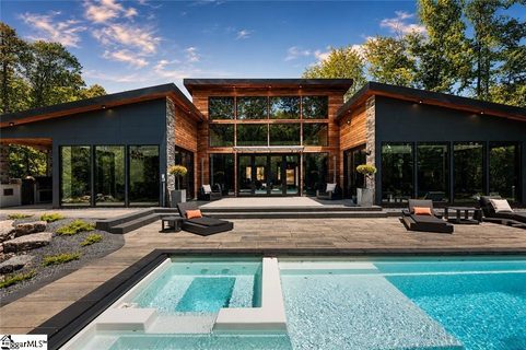 1143 Hawk Harbor Drive active home in Lake Hartwell, Anderson, SC