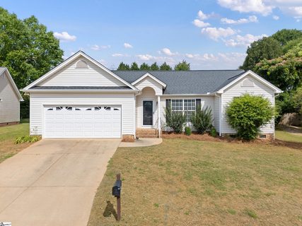 1111 Dunwoody Drive active home in Dunwoody Oaks, Simpsonville, SC