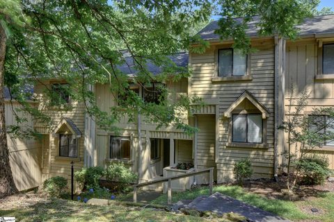210 Harbor Cove Drive active townhome in Keowee Key, Salem, SC