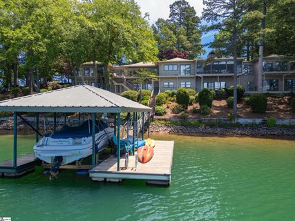 5 Lighthouse Court active home in Keowee Key, Salem, SC