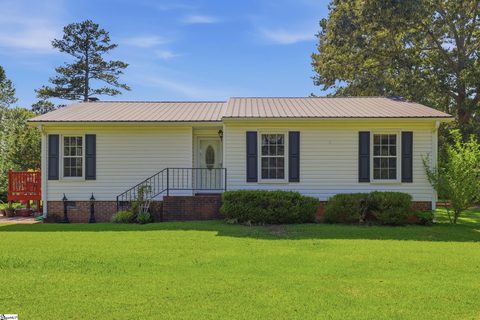 100 Elm Court active home in Heatherwood, Easley, SC