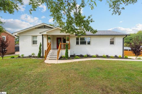 204 Greenacre Road active home in Nicholtown, Greenville, SC