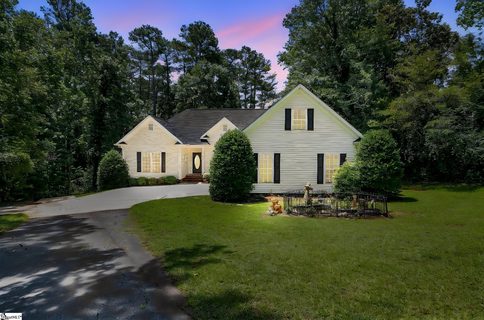 1017 Cove Circle active home in Stone Creek Cove, Anderson, SC