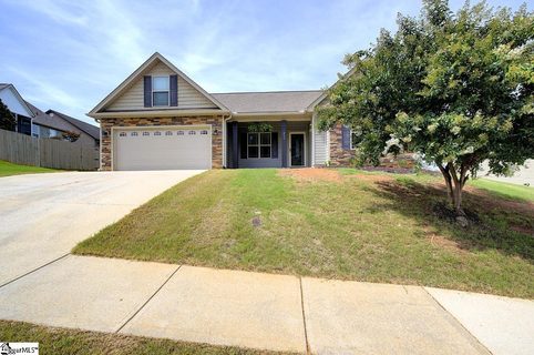 411 Shoreline Boulevard pending home in Glen Lake, Boiling Springs, SC