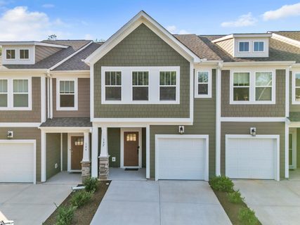 142 Shager Place pending home in Gateway Village, Travelers Rest, SC