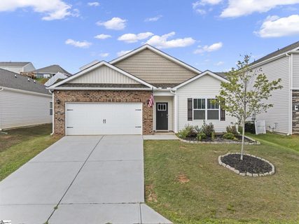 63 Oak Edge Lane active home in Brookside Farms, Greer, SC