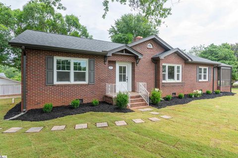 201 Edwards Road pending home in Green Hills, Greenville, SC