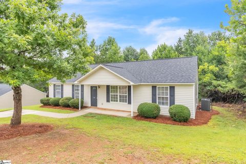 208 Riverbreeze Road active home in River Breeze, Greenville, SC