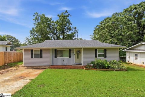 96 N Estate Drive active home in Crestwood, Greenville, SC