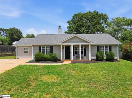 305 Golden Leaf Lane active home in Maple Creek, Simpsonville, SC