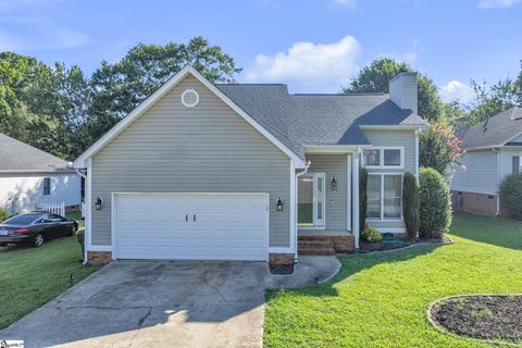 204 Flagstar Court active home in Eagle Watch, Fountain Inn, SC