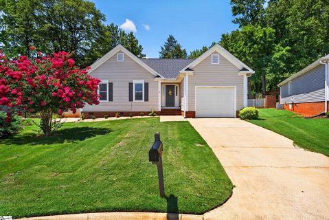 6 Mountain Trace Court active home in Mountain Trace, Greenville, SC