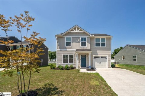 216 Highland Station Drive active home in Hampton Woods, Clinton, SC