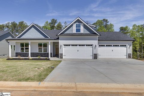123 Hideaway Lane active home in Hinton Farms, Easley, SC