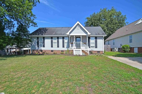 8 Montvale Drive active home in Dunwoody Oaks, Simpsonville, SC