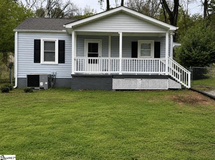 8 Pacific Avenue active home in Pleasant Valley, Greenville, SC