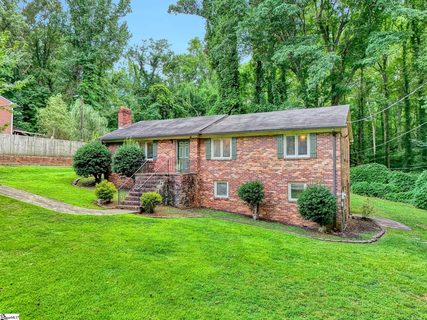 7 River Oaks Drive pending home in Tanglewood, Greenville, SC