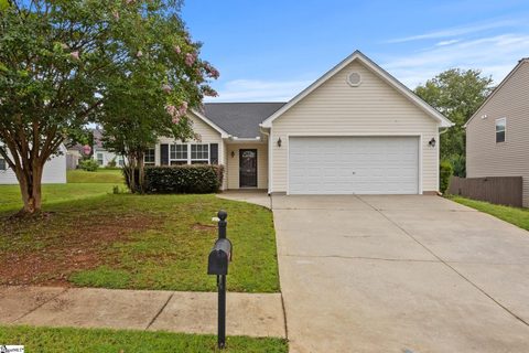 117 Ivy Trellis Court active home in Gilder Chase, Simpsonville, SC