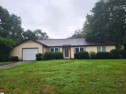 100 Crowndale Drive pending home in Gray Fox Run, Taylors, SC