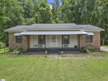 304 Stuart Street active home in Washington Heights, Laurens, SC