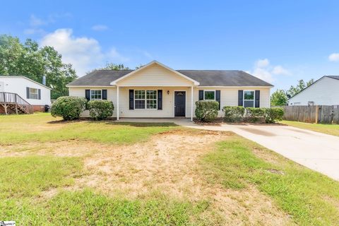205 Riverbreeze Road pending home in River Breeze, Greenville, SC