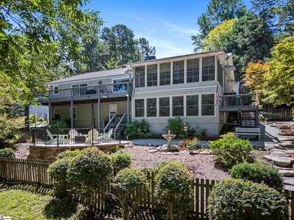 126 Indian Hill active home in Chickasaw Point, Westminster, SC