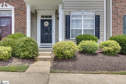 Homes in Lismore Village, Greer