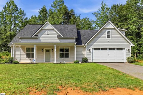 504 Old Stagecoach Road active home in Cherokee Forest, Easley, SC