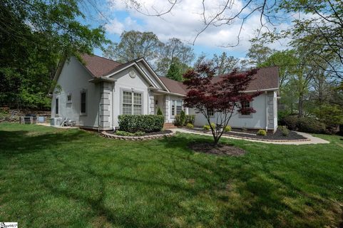 208 Glen Meadows Drive pending home in Glen Meadows, Simpsonville, SC