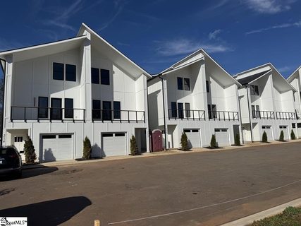 Homes in Hue On Green, Greenville