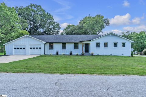 17 Beaufort Street pending home in Heritage Hills, Greenville, SC