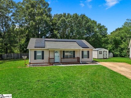 326 Blue Bonnet Drive active home in Oakmont Estates, Spartanburg, SC