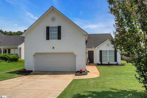 212 Clay Thorn Court active home in Heather Hills, Greer, SC