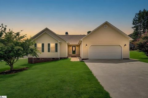 101 Summercrest Court active home in Meadowcrest, Easley, SC