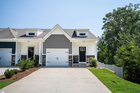 Homes in Willow Creek, Seneca