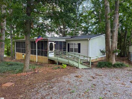 322 Lakeview Drive active home in Forest Acres, Townville, SC