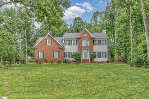 6 Clearwater Court active home in Lanfords Pointe, Taylors, SC