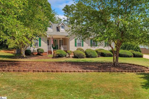 205 Ashford Court pending home in Ashford Place, Easley, SC