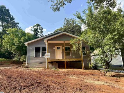 26 Pacific Avenue active home in Pleasant Valley, Greenville, SC