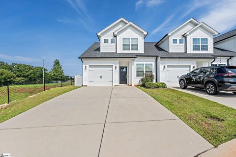 Homes in The Pines, Greer