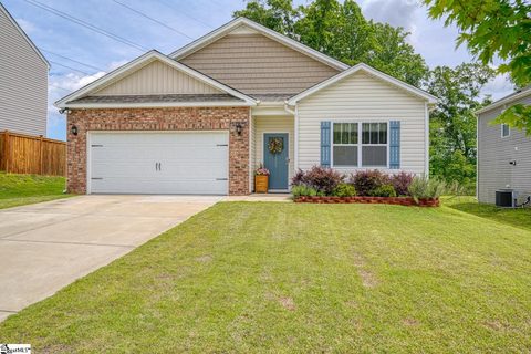 1239 Lynton Lane active home in Hampton Hills, Lyman, SC