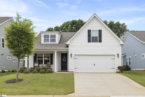 564 Backacre Court active home in Saddlebrook Farm, Greer, SC